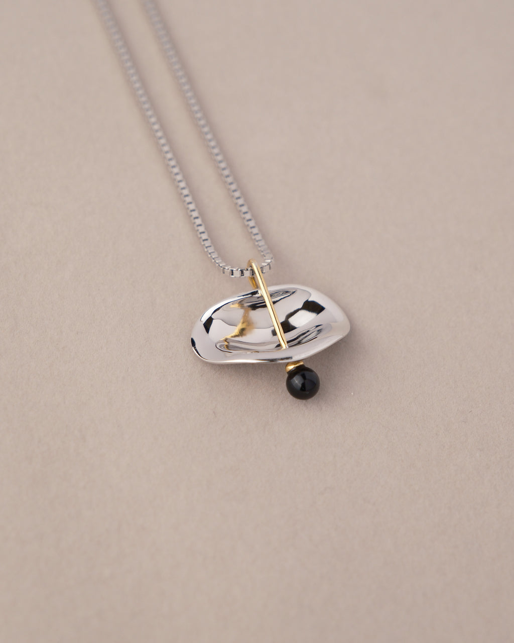 Lilium Pendant Necklace